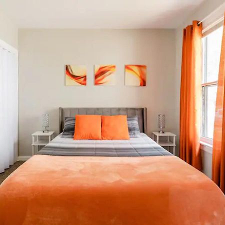 La Naranja Retreat - Cozy Duplex Near Downtown With Parking, 300 Mb Wifi & Self Check In Villa Cleveland Bagian luar foto