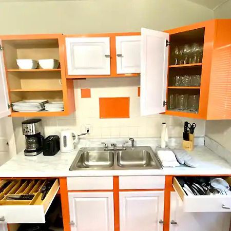 La Naranja Retreat - Cozy Duplex Near Downtown With Parking, 300 Mb Wifi & Self Check In Villa Cleveland Bagian luar foto