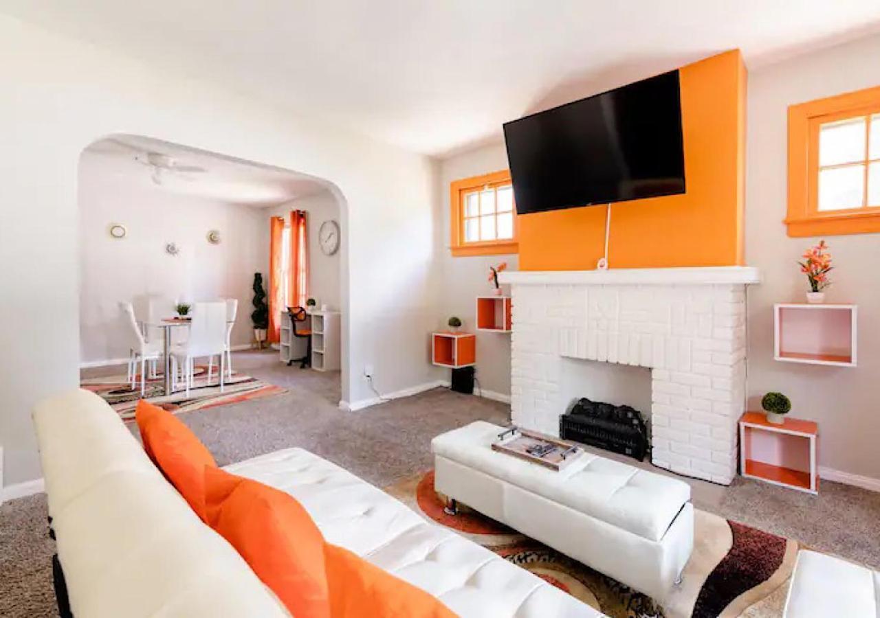 La Naranja Retreat - Cozy Duplex Near Downtown With Parking, 300 Mb Wifi & Self Check In Villa Cleveland Bagian luar foto