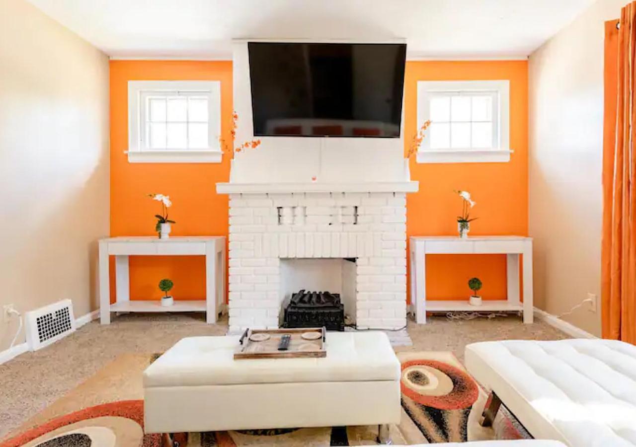 La Naranja Retreat - Cozy Duplex Near Downtown With Parking, 300 Mb Wifi & Self Check In Villa Cleveland Bagian luar foto