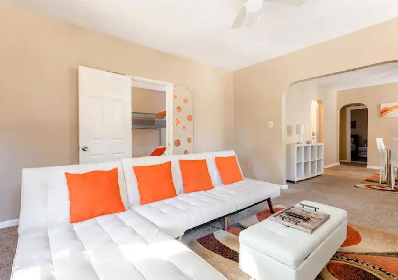 La Naranja Retreat - Cozy Duplex Near Downtown With Parking, 300 Mb Wifi & Self Check In Villa Cleveland Bagian luar foto
