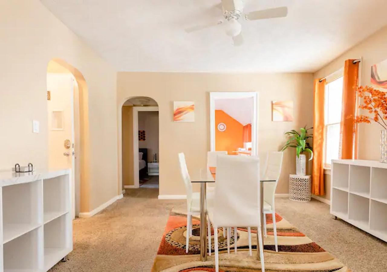 La Naranja Retreat - Cozy Duplex Near Downtown With Parking, 300 Mb Wifi & Self Check In Villa Cleveland Bagian luar foto