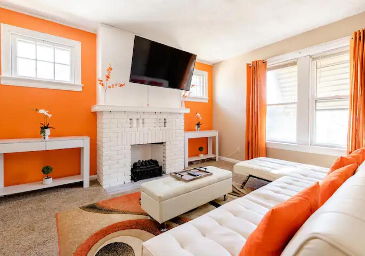 La Naranja Retreat - Cozy Duplex Near Downtown With Parking, 300 Mb Wifi & Self Check In Villa Cleveland Bagian luar foto