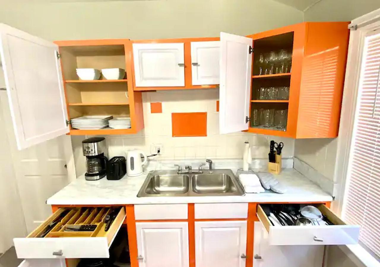 La Naranja Retreat - Cozy Duplex Near Downtown With Parking, 300 Mb Wifi & Self Check In Villa Cleveland Bagian luar foto