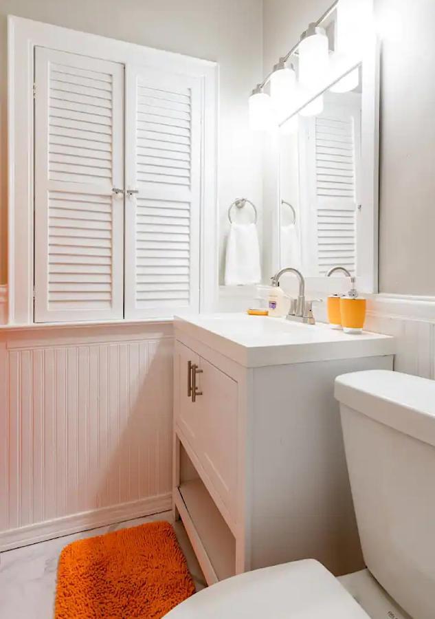 La Naranja Retreat - Cozy Duplex Near Downtown With Parking, 300 Mb Wifi & Self Check In Villa Cleveland Bagian luar foto