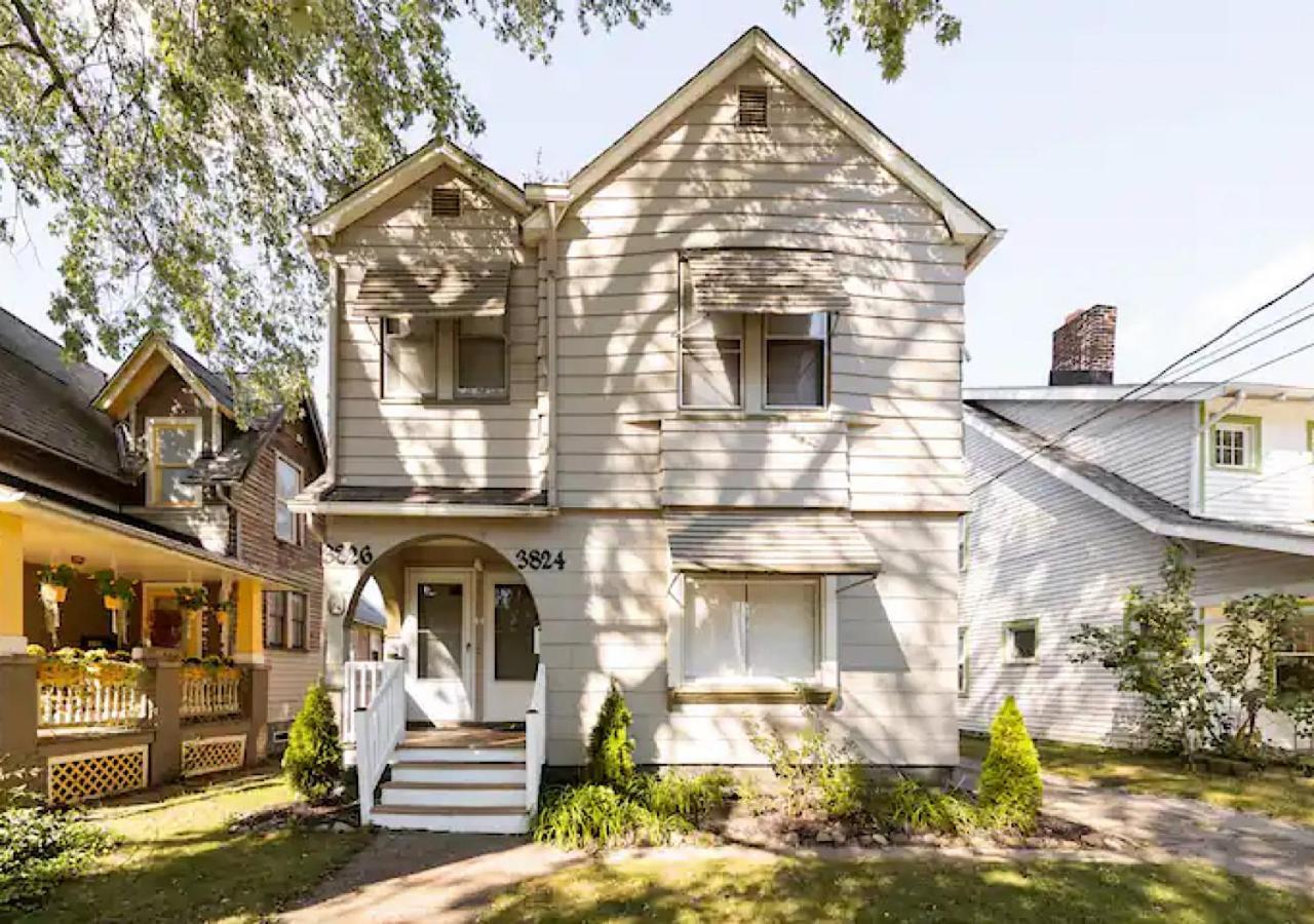 La Naranja Retreat - Cozy Duplex Near Downtown With Parking, 300 Mb Wifi & Self Check In Villa Cleveland Bagian luar foto