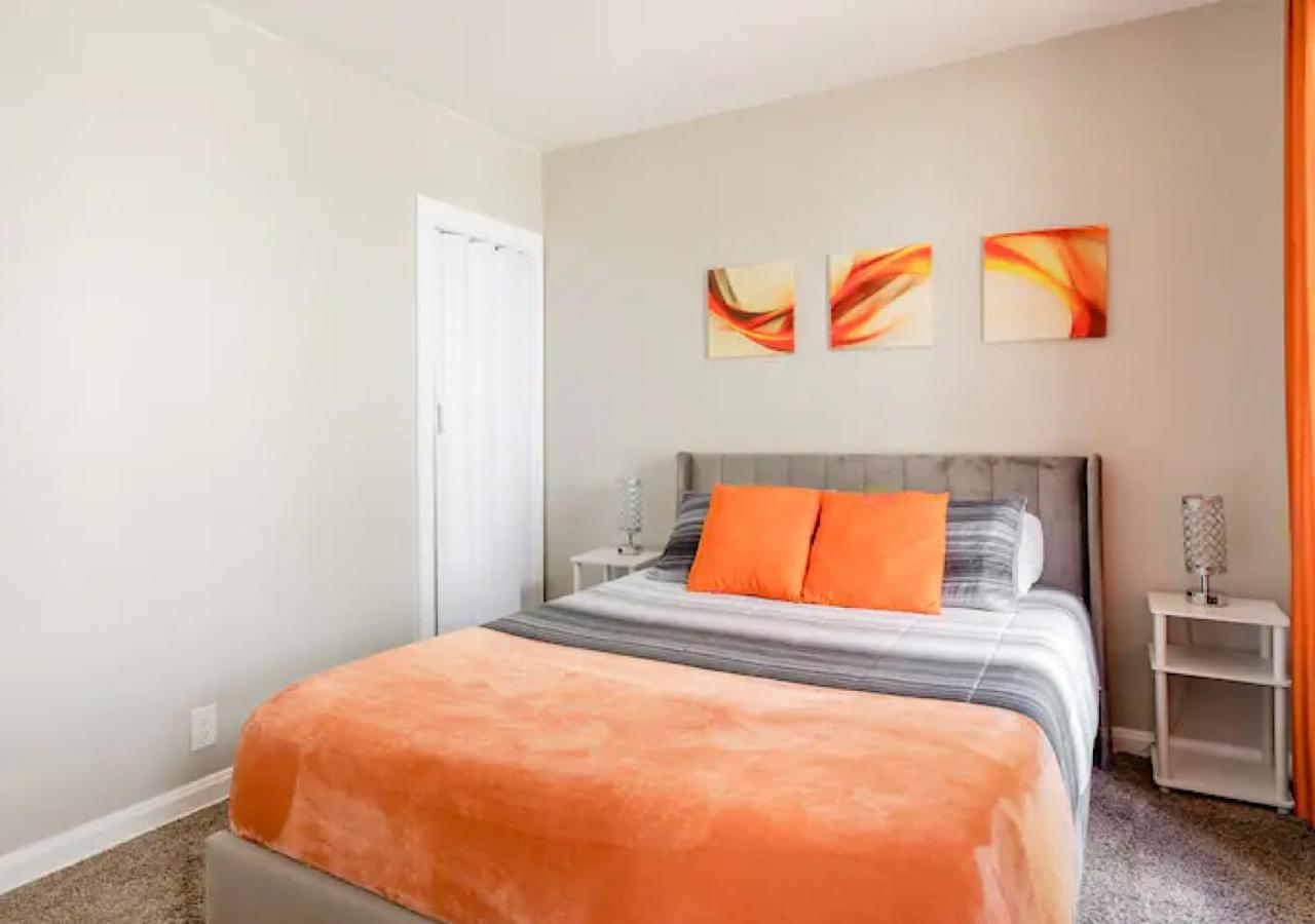 La Naranja Retreat - Cozy Duplex Near Downtown With Parking, 300 Mb Wifi & Self Check In Villa Cleveland Bagian luar foto