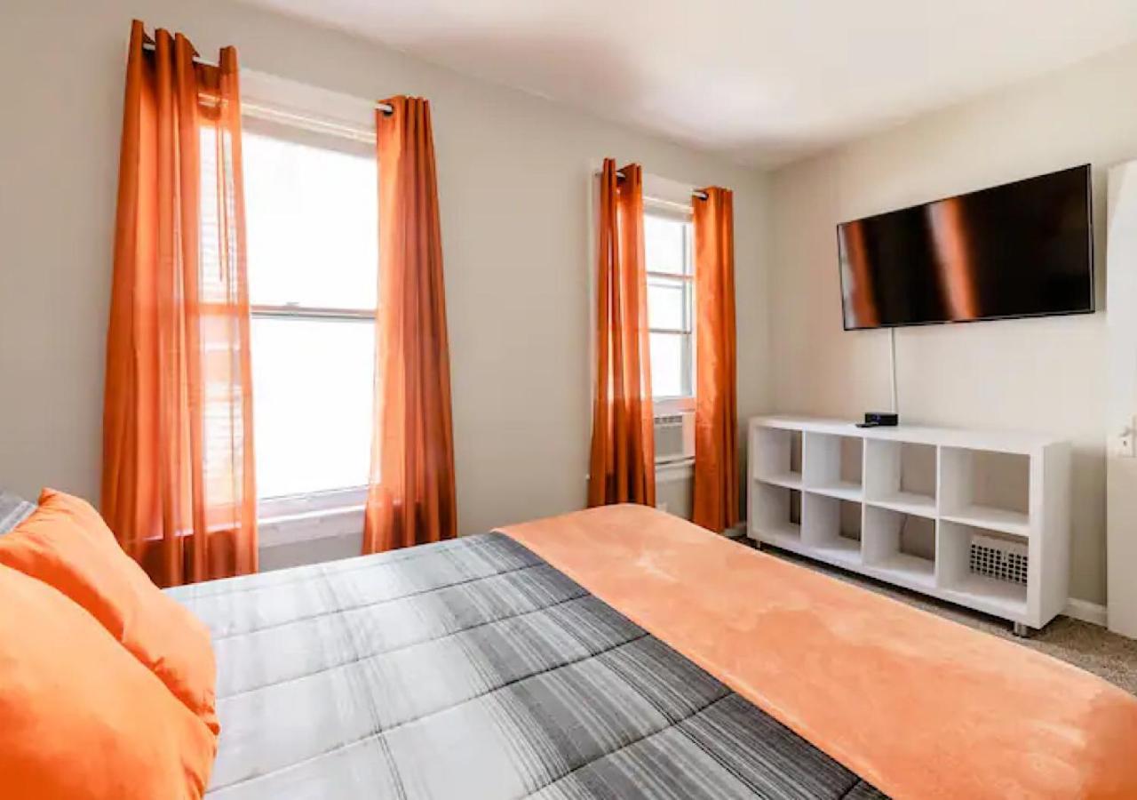 La Naranja Retreat - Cozy Duplex Near Downtown With Parking, 300 Mb Wifi & Self Check In Villa Cleveland Bagian luar foto