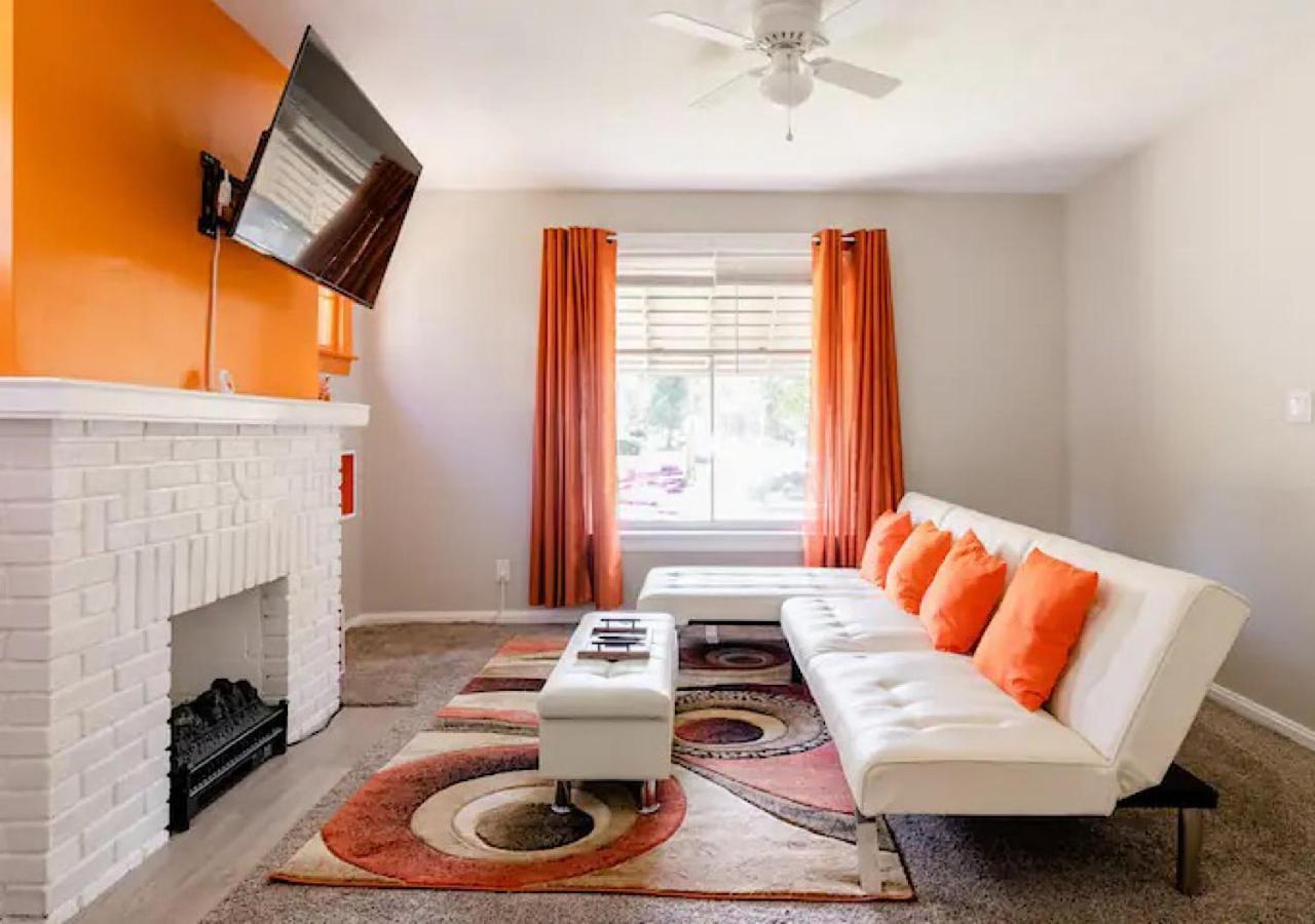 La Naranja Retreat - Cozy Duplex Near Downtown With Parking, 300 Mb Wifi & Self Check In Villa Cleveland Bagian luar foto