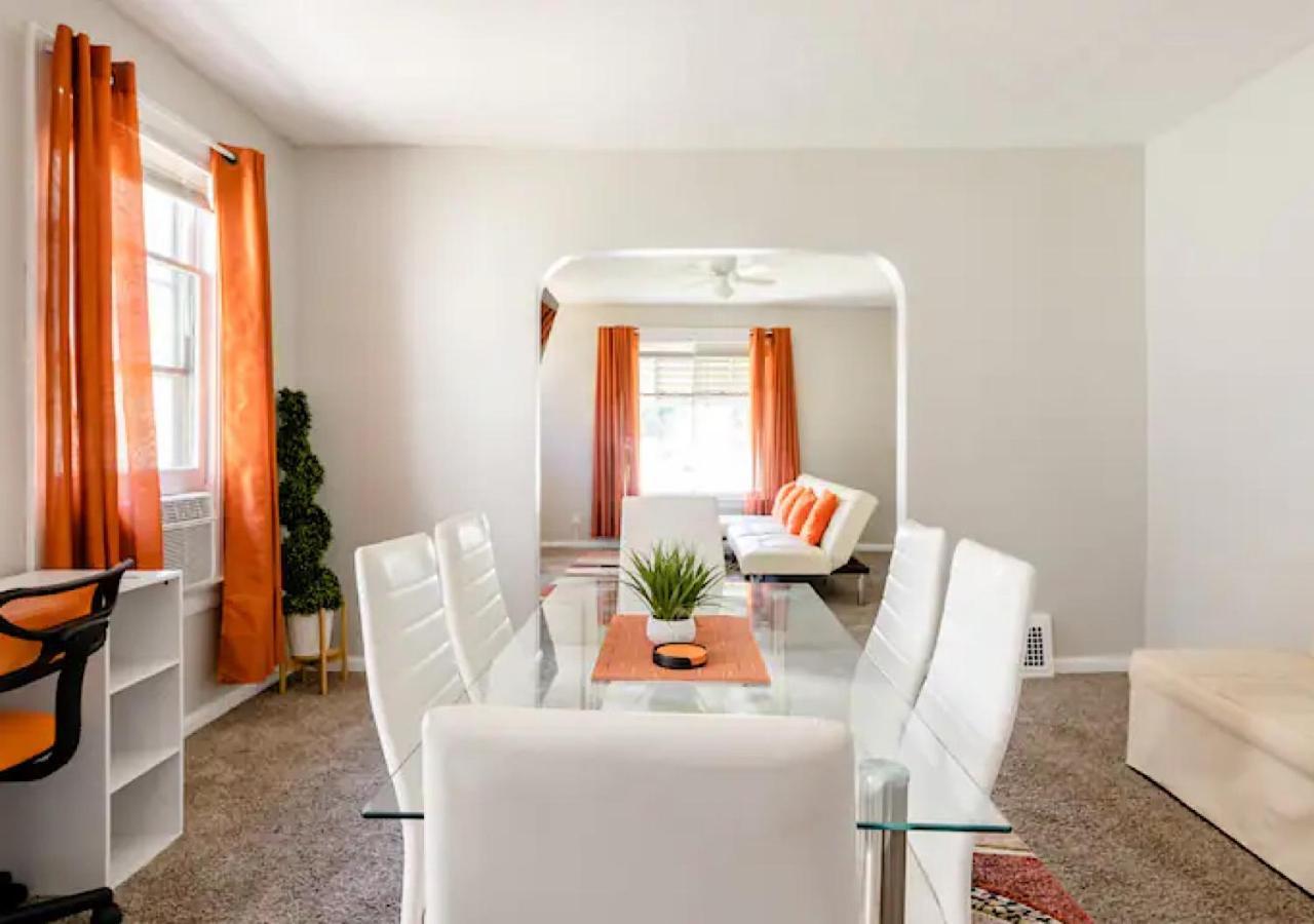 La Naranja Retreat - Cozy Duplex Near Downtown With Parking, 300 Mb Wifi & Self Check In Villa Cleveland Bagian luar foto