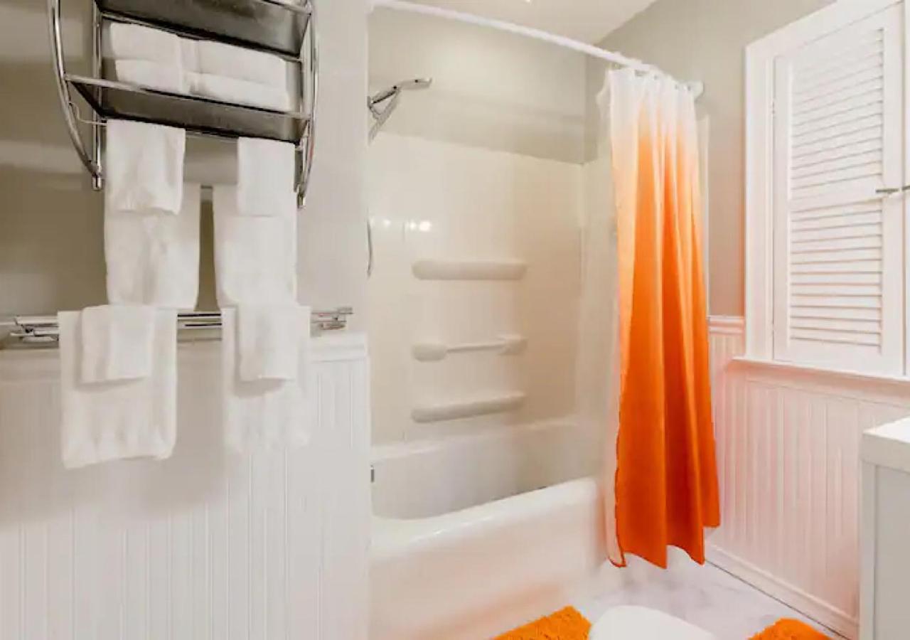 La Naranja Retreat - Cozy Duplex Near Downtown With Parking, 300 Mb Wifi & Self Check In Villa Cleveland Bagian luar foto