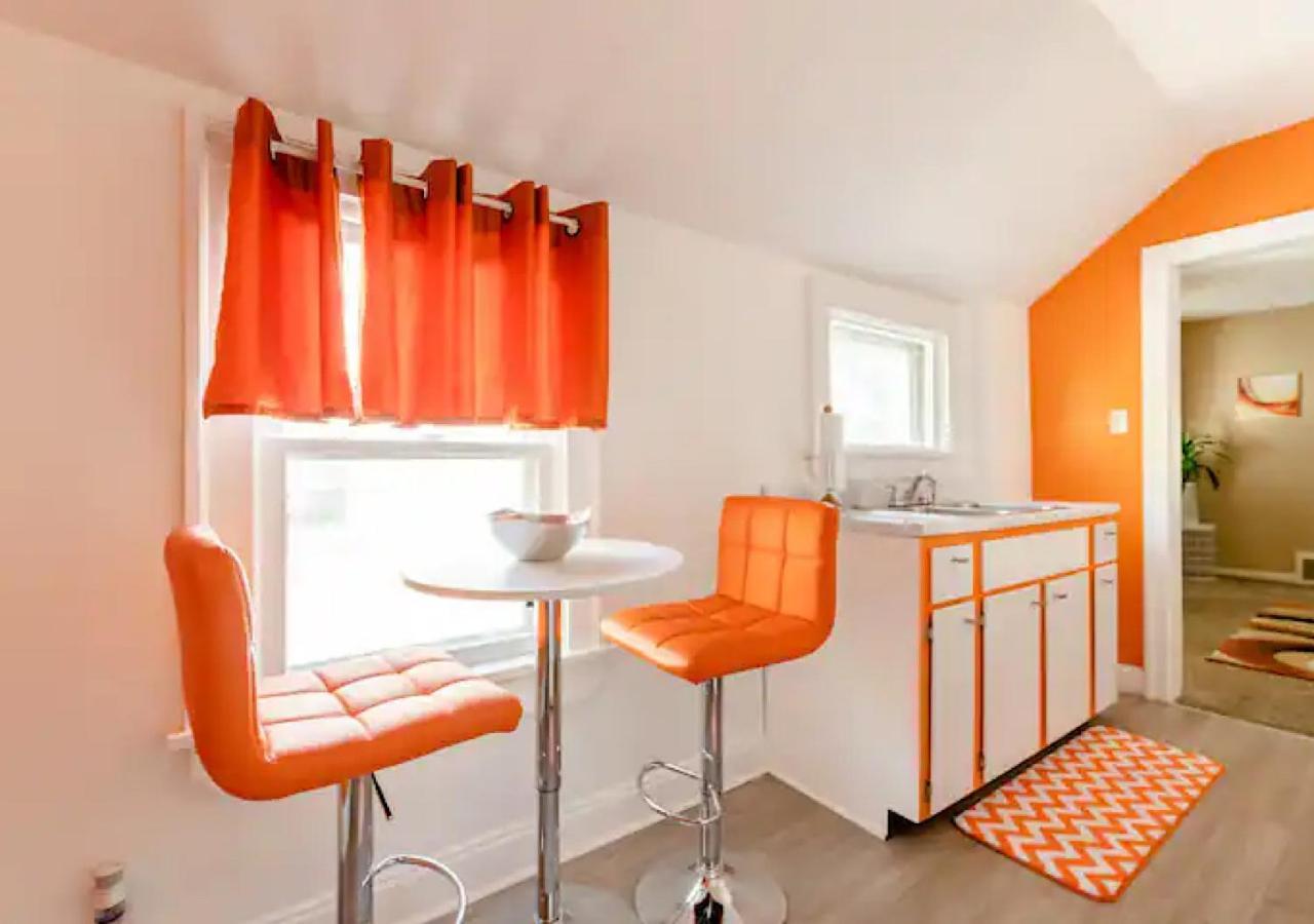 La Naranja Retreat - Cozy Duplex Near Downtown With Parking, 300 Mb Wifi & Self Check In Villa Cleveland Bagian luar foto