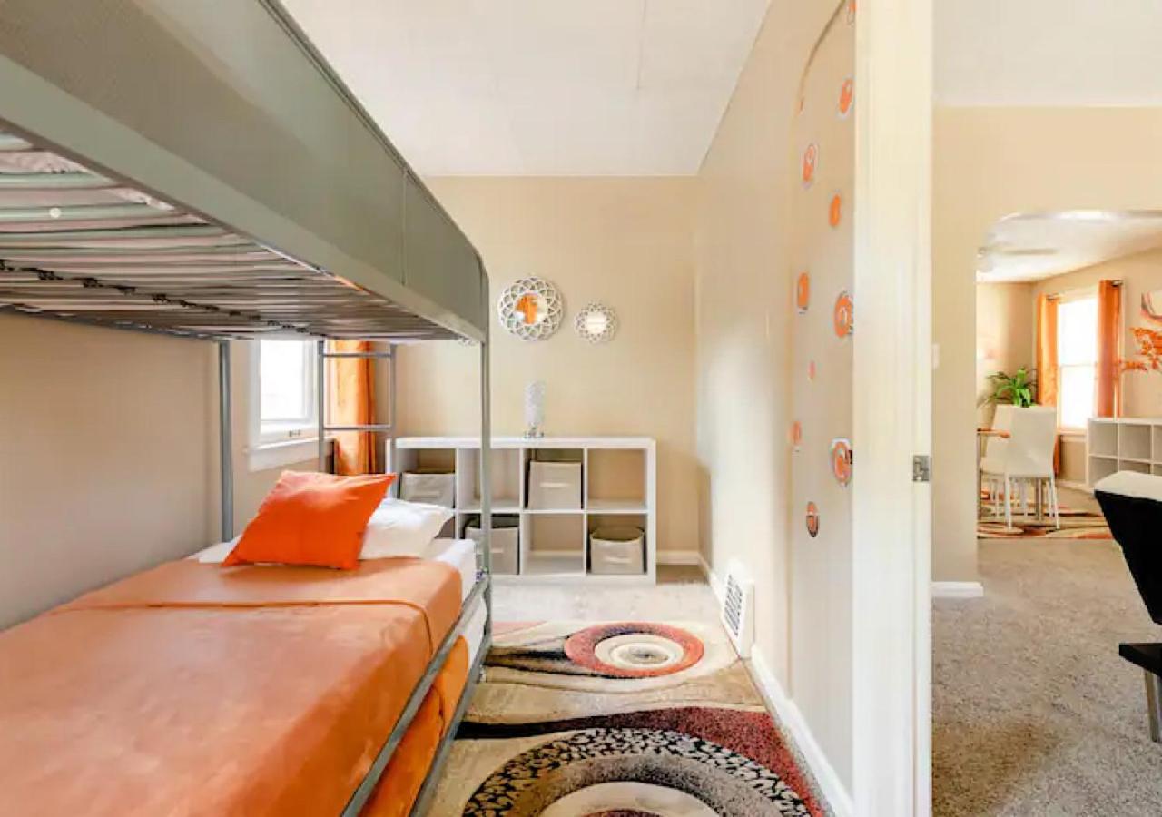 La Naranja Retreat - Cozy Duplex Near Downtown With Parking, 300 Mb Wifi & Self Check In Villa Cleveland Bagian luar foto
