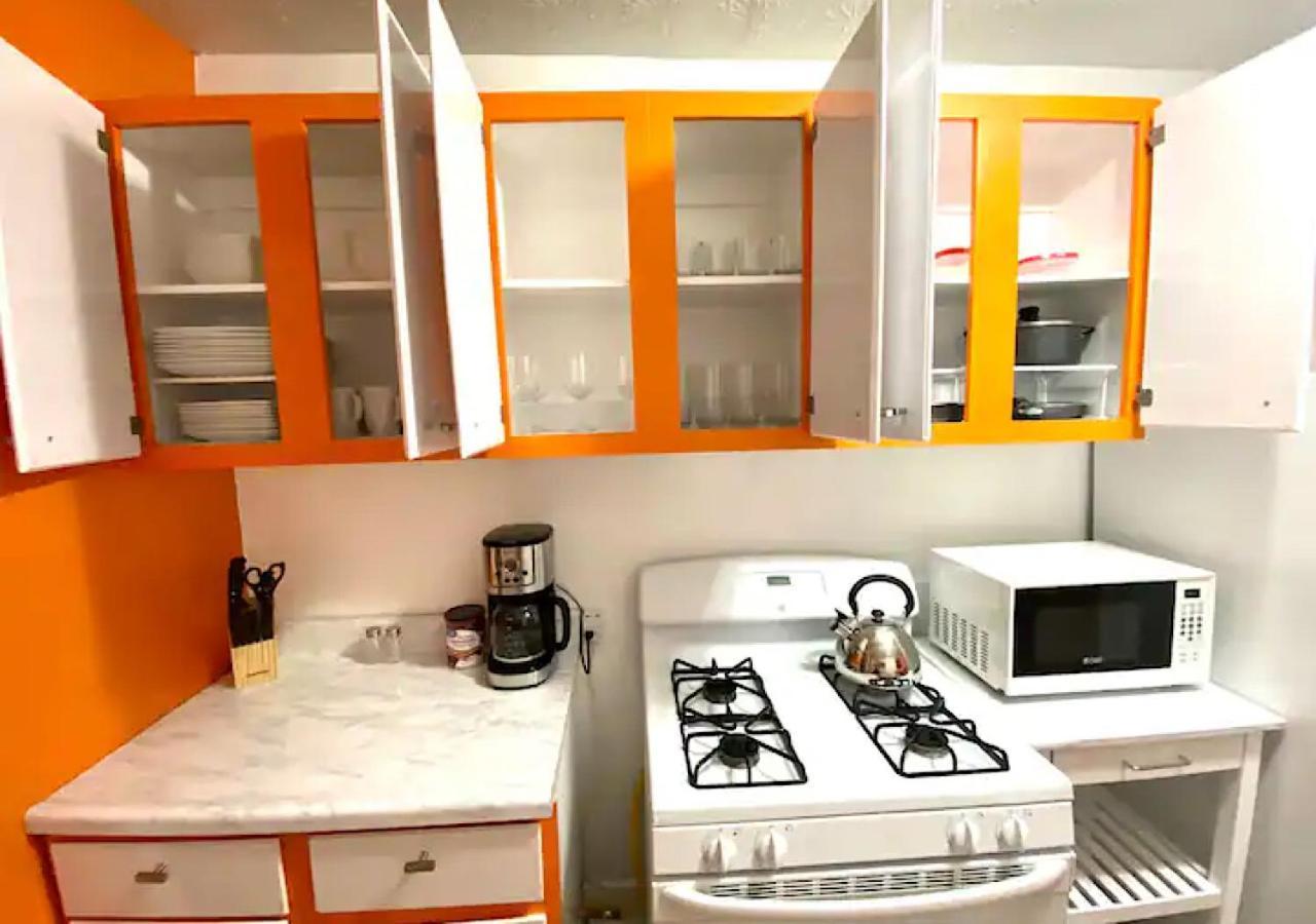 La Naranja Retreat - Cozy Duplex Near Downtown With Parking, 300 Mb Wifi & Self Check In Villa Cleveland Bagian luar foto