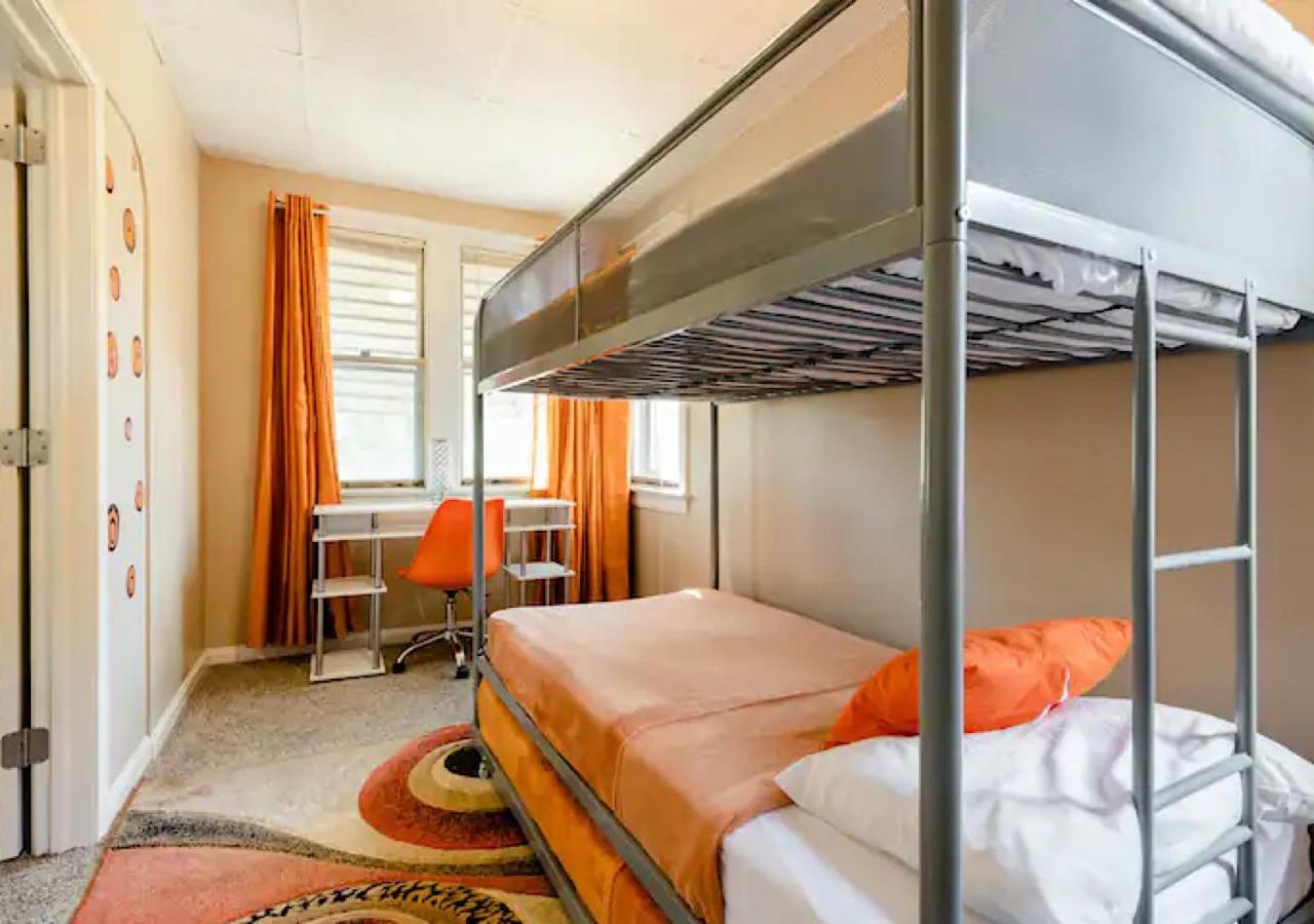 La Naranja Retreat - Cozy Duplex Near Downtown With Parking, 300 Mb Wifi & Self Check In Villa Cleveland Bagian luar foto