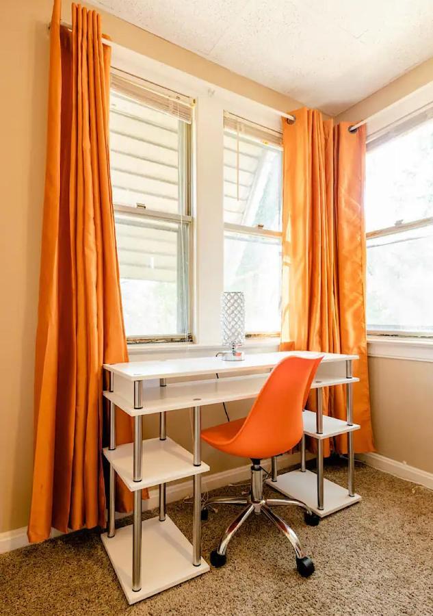 La Naranja Retreat - Cozy Duplex Near Downtown With Parking, 300 Mb Wifi & Self Check In Villa Cleveland Bagian luar foto