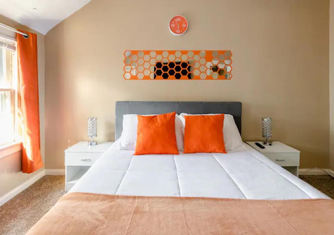 La Naranja Retreat - Cozy Duplex Near Downtown With Parking, 300 Mb Wifi & Self Check In Villa Cleveland Bagian luar foto