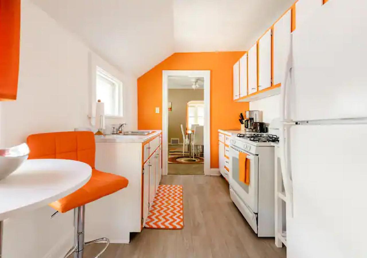 La Naranja Retreat - Cozy Duplex Near Downtown With Parking, 300 Mb Wifi & Self Check In Villa Cleveland Bagian luar foto