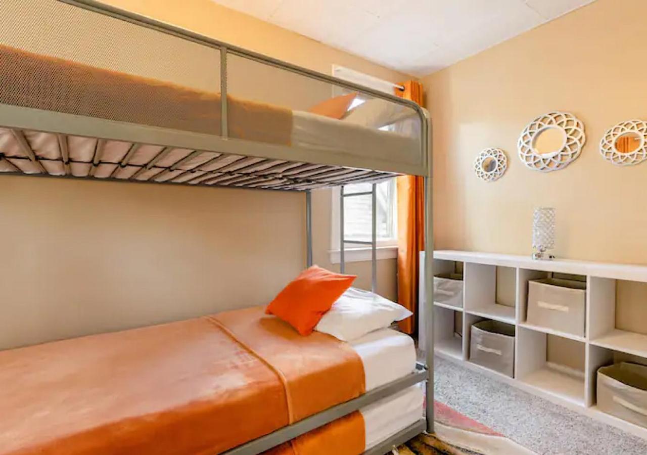 La Naranja Retreat - Cozy Duplex Near Downtown With Parking, 300 Mb Wifi & Self Check In Villa Cleveland Bagian luar foto