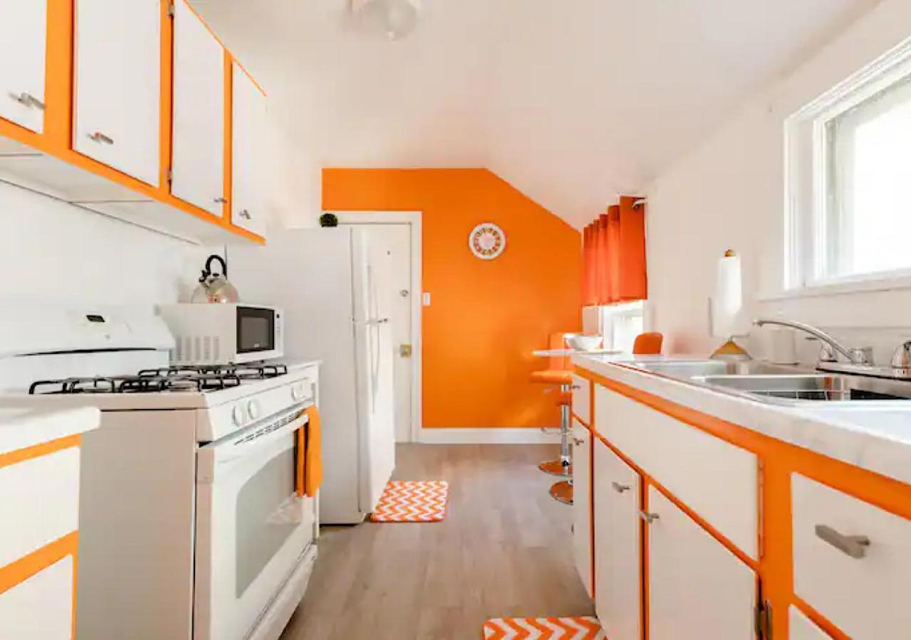 La Naranja Retreat - Cozy Duplex Near Downtown With Parking, 300 Mb Wifi & Self Check In Villa Cleveland Bagian luar foto